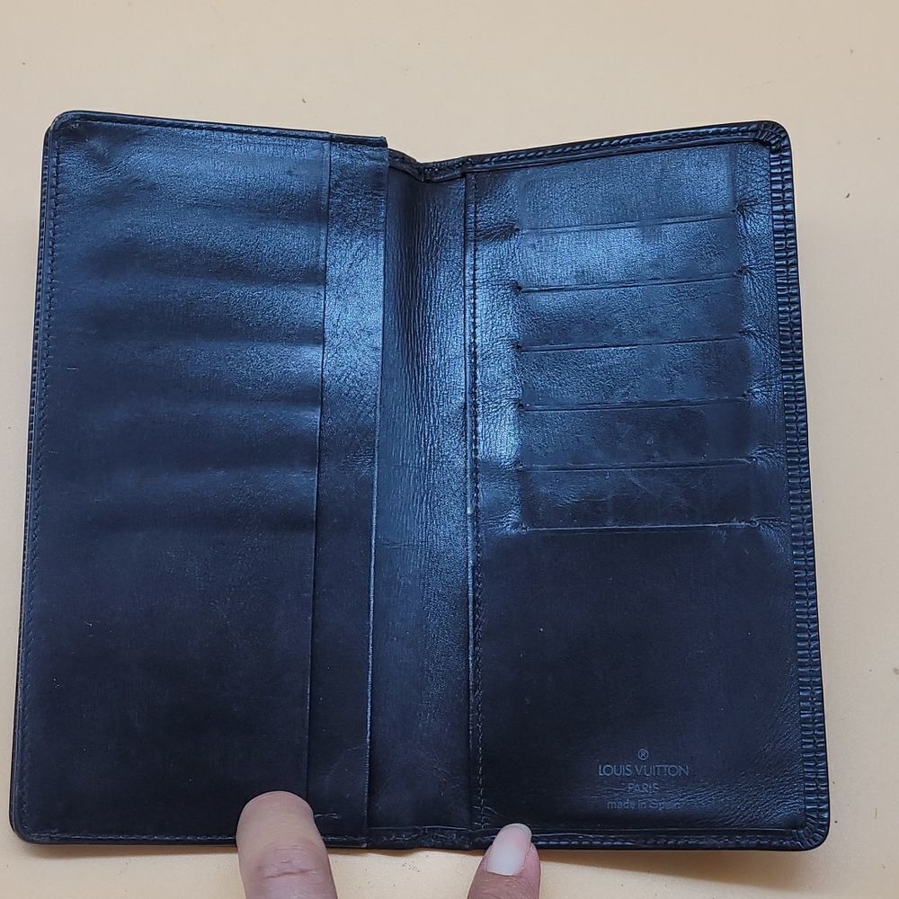 Authentic Louis Vuitton Epi Wallet - Picture 4 of 9